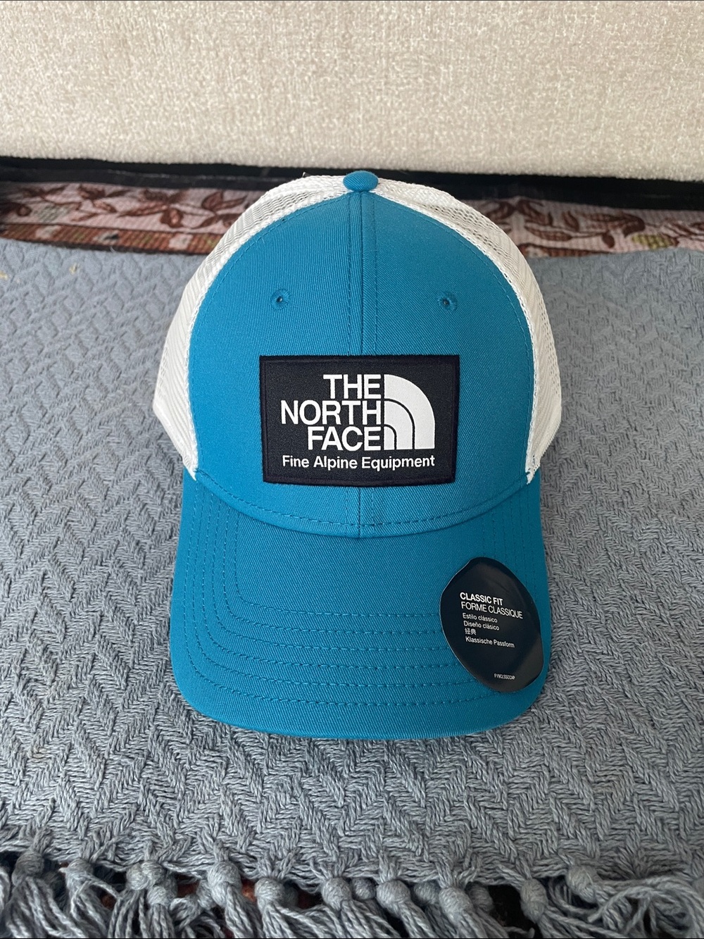 The North Face Blue/White Mesh-Back Trucker Hat Mudder Trucker NWT Classic